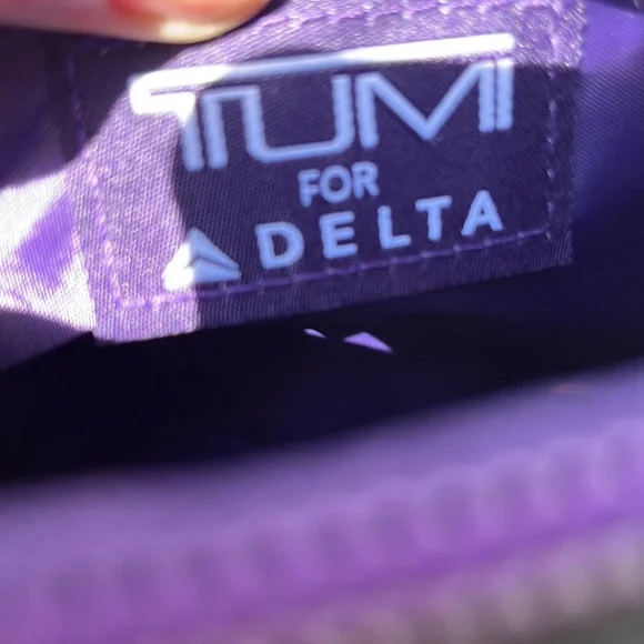 COPY - Tumi cosmetic couch, new without tags - Picture 5 of 6